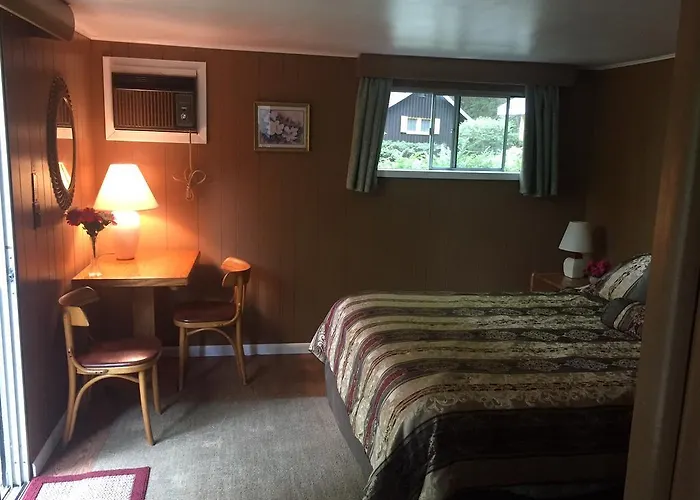 Amber Lantern Motel